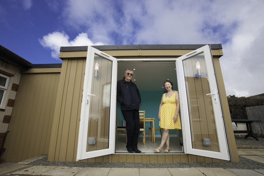 GARDEN ROOM HOBBY STUDIO IN TALACRE, NORTH WALES