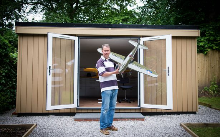 Garden Room in Manchester for Plane Hobbyist